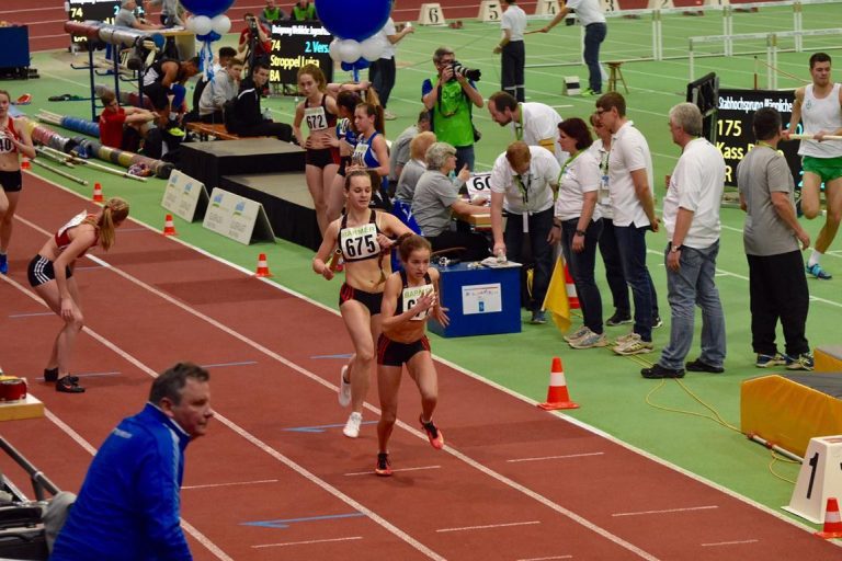 Paula Preuße und Lea Rink LAZ SAAR 05 Saarbrücken 4x200 m Staffel Sindelfingen