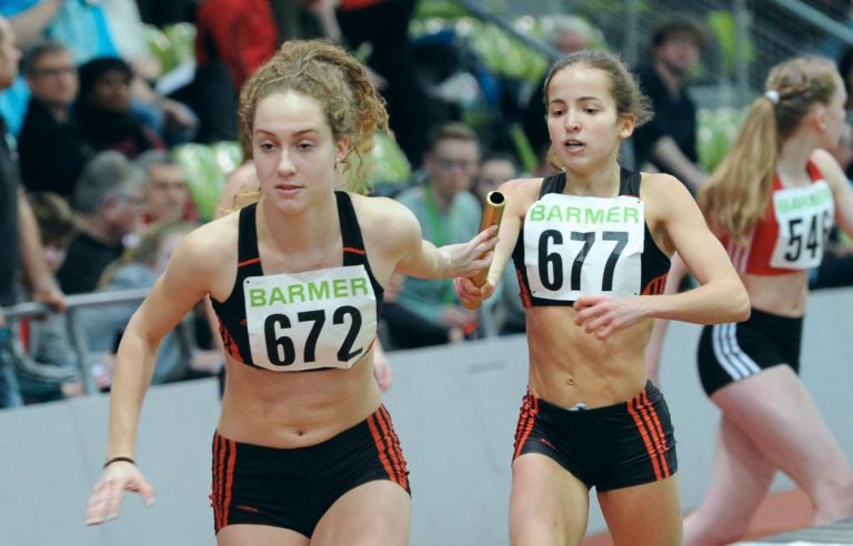 Teresa Bubel und Lea Rink LAZ SAAR 05 Saarbrücken 4x200 m Staffel Sindelfingen