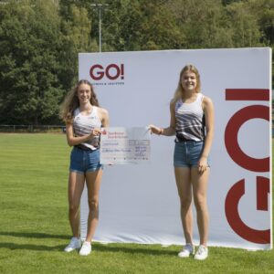 1. Virtual Benefiz-Run Übergabe Spenden-Scheck