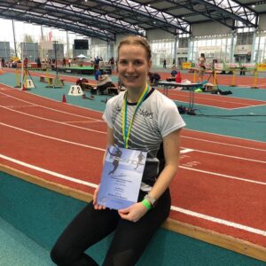 Lisa Maihöfer holt Gold über 60 m Hürden