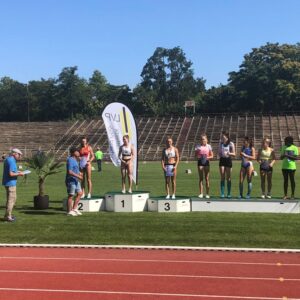 Ksenia Helios Sprint-Doppelsiegerin bei Südd. Meisterschaften, Lea Halmans siegt im Weitsprung