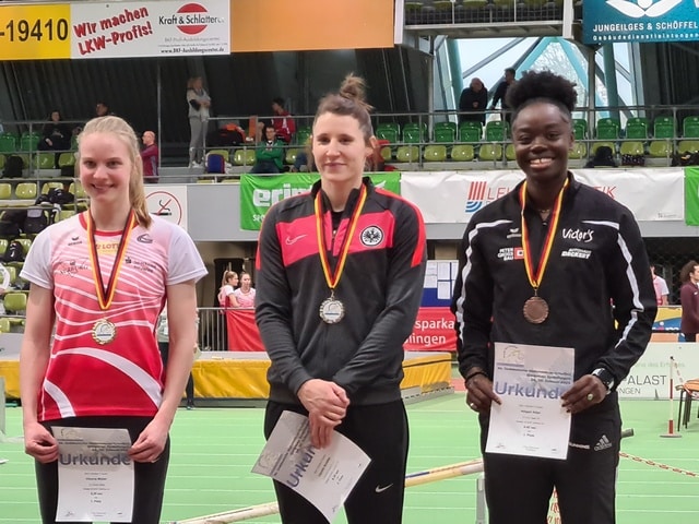 Du betrachtest gerade Silbermedaille für Lea Halmans und Bronze für Abigail Adjei bei Süddeutschen Hallen-Meisterschaften