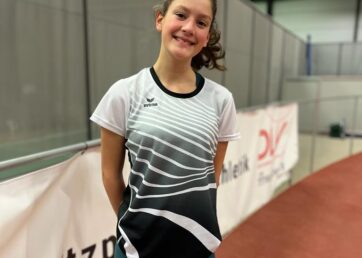 Mercedes Rauchenecker überrascht bei Süddeutschen Meisterschaften Hindernis