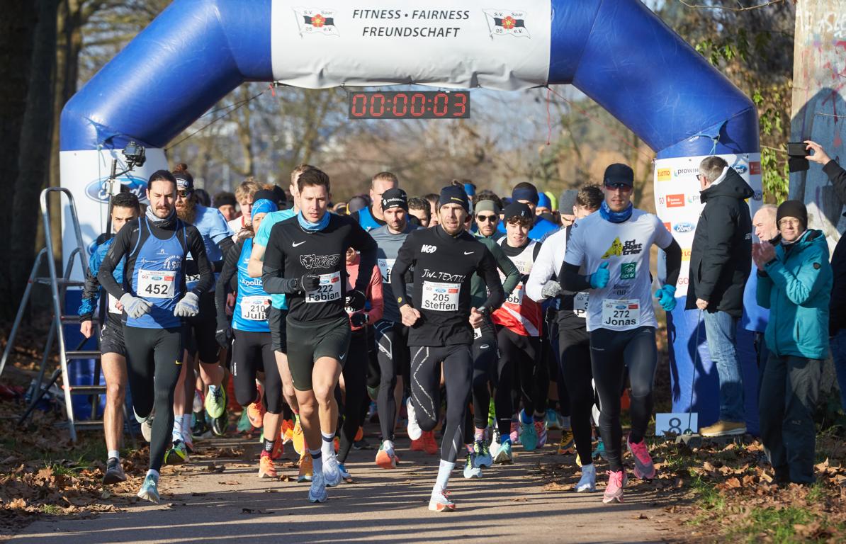 Mehr über den Artikel erfahren Tanja Neubert und Jan Lukas Becker gewinnen 29. FORD Advent-Lauf