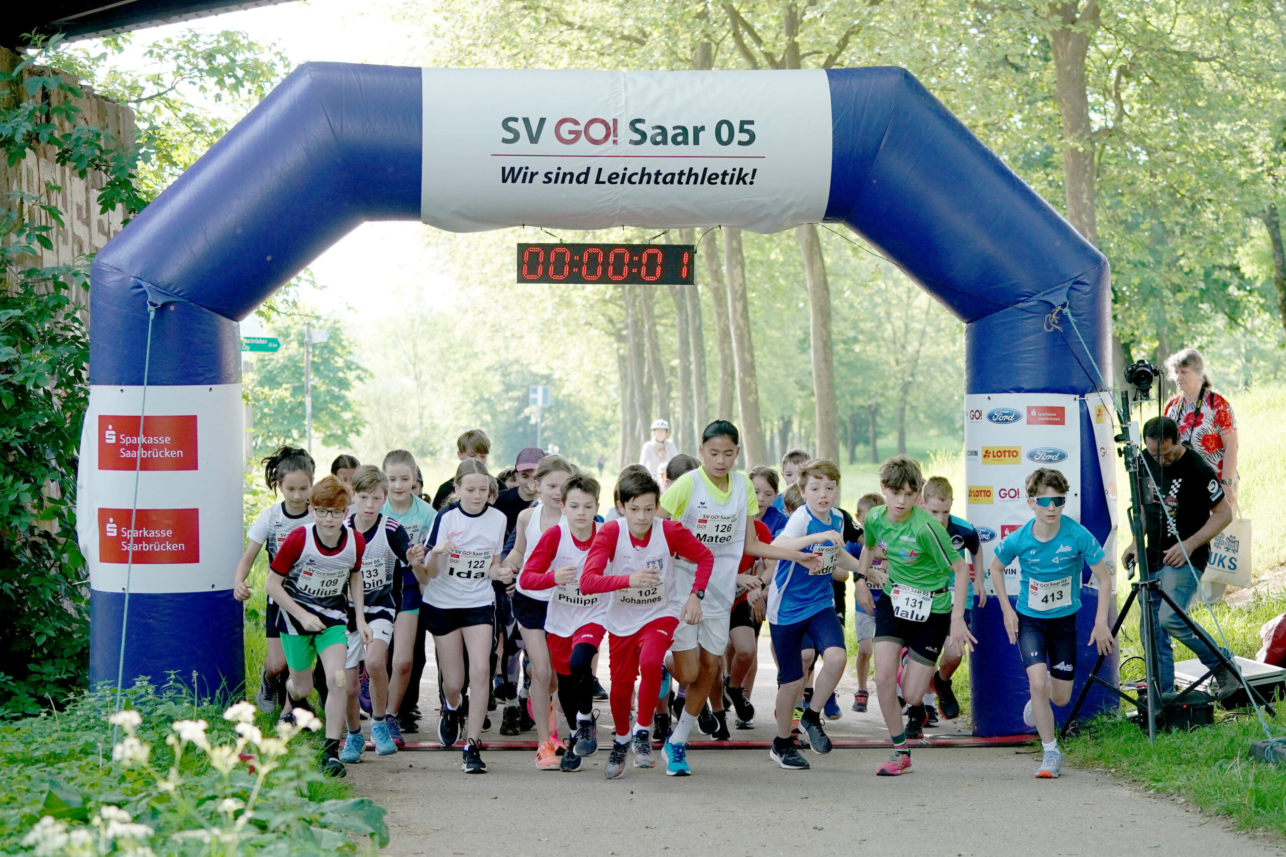 Mehr über den Artikel erfahren Julia Keck und Christopher Klesen siegen bei Sparkassen Citylauf