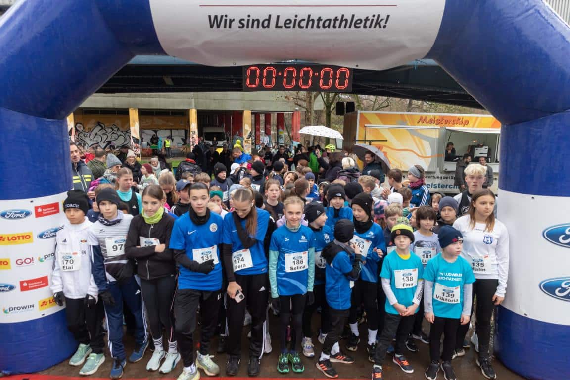 Du betrachtest gerade Bildergalerie FORD Advent-Lauf